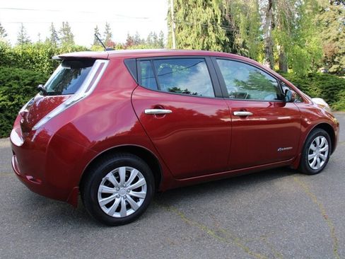 Used 2015 Nissan Leaf S w/ Charge Package FWD image 3