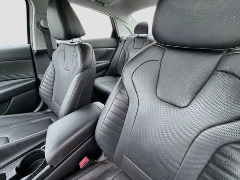 Used 2021 Hyundai Elantra Limited w/ Cargo Package FWD image 11