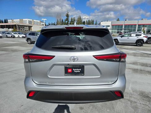 Used 2020 Toyota Highlander XLE image 13