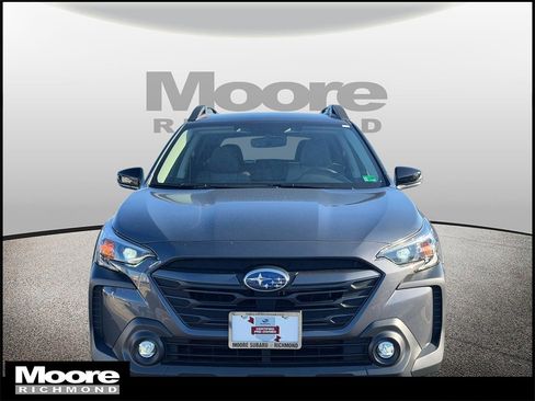Used 2025 Subaru Outback Premium image 8
