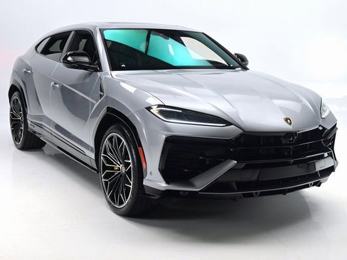 Used 2025 Lamborghini Urus SE AWD/4WD image 3