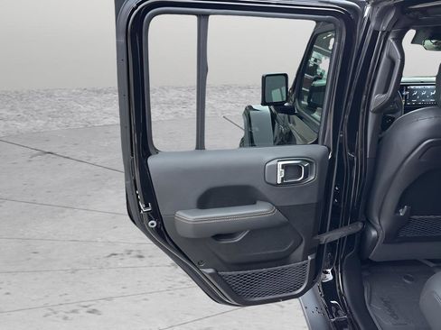 New 2025 Jeep Wrangler Unlimited Rubicon 392 image 37