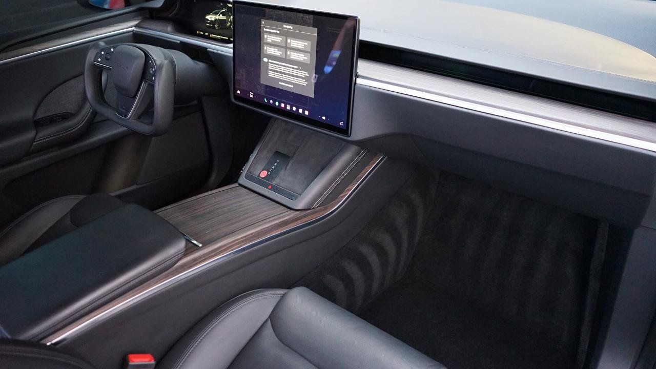 Used 2023 Tesla Model X AWD/4WD image 14