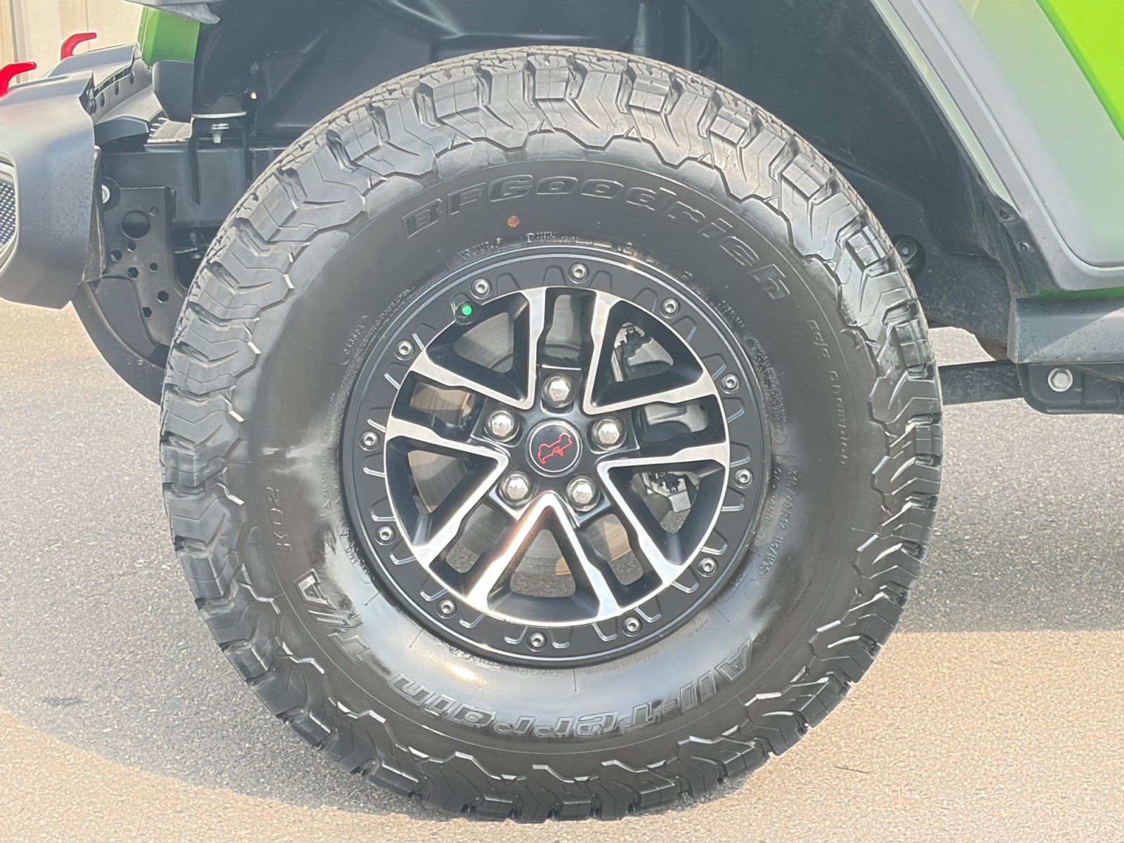 Used 2025 Jeep Wrangler Unlimited Rubicon w/ XTREMEE 35" Tire Package AWD/4WD image 11
