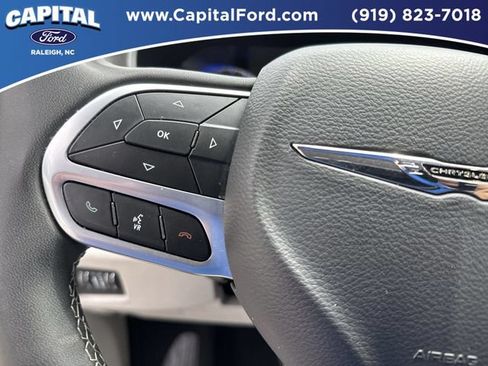 Used 2024 Chrysler Pacifica Touring-L FWD image 22
