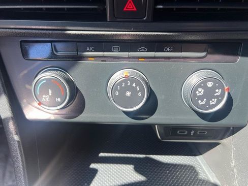Used 2022 Volkswagen Jetta Sport FWD image 18