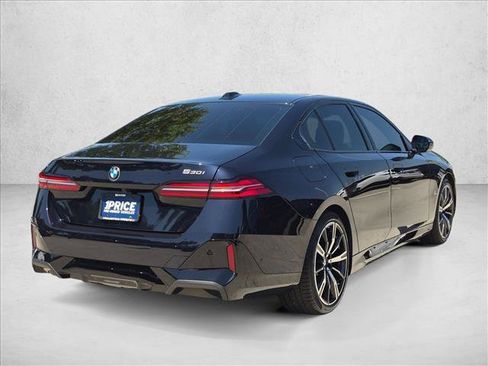 Used 2026 BMW 530i w/ M Sport Package RWD image 5