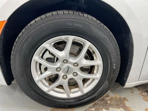 Used 2023 Chrysler Voyager LX image 27