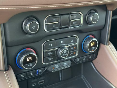 Certified 2021 Chevrolet Tahoe High Country AWD/4WD image 18