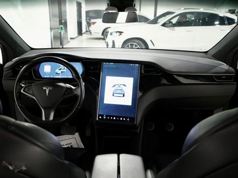 Used 2018 Tesla Model X 75D image 15
