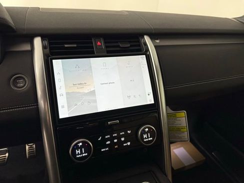 Certified 2025 Land Rover Discovery Dynamic SE image 19