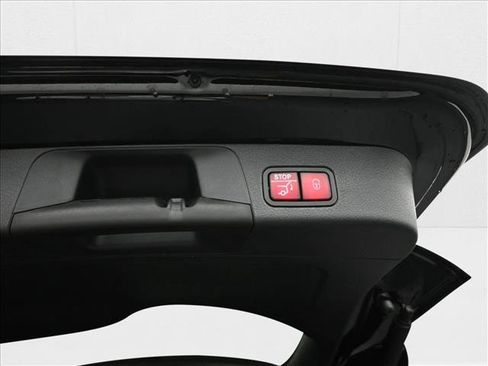 New 2026 Mercedes-Benz GLB 250 4MATIC image 25