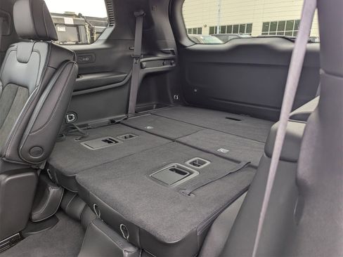 New 2025 Jeep Grand Cherokee L Altitude image 16