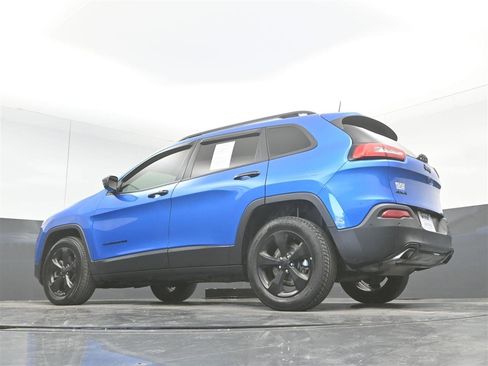 Used 2018 Jeep Cherokee Limited w/ Technology Group AWD/4WD image 35
