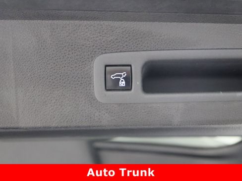 Used 2023 Toyota Sienna XSE image 38