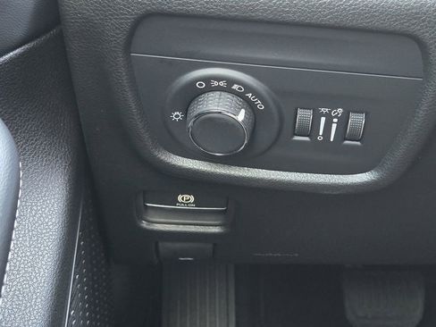 Used 2025 Jeep Grand Cherokee L Laredo RWD image 24