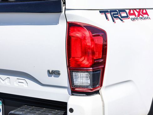 Certified 2018 Toyota Tacoma TRD Off-Road w/ Technology Package AWD/4WD image 24