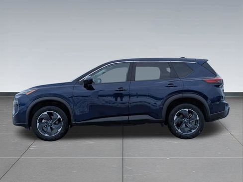Used 2025 Nissan Rogue SV image 3