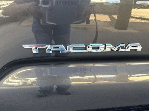 Used 2017 Toyota Tacoma SR5 w/ Tow Package image 10