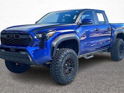 Used 2025 Toyota Tacoma TRD Off-Road image 4