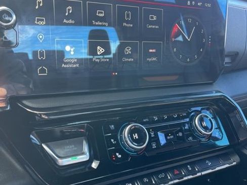 Used 2024 GMC Sierra 1500 AT4 image 41