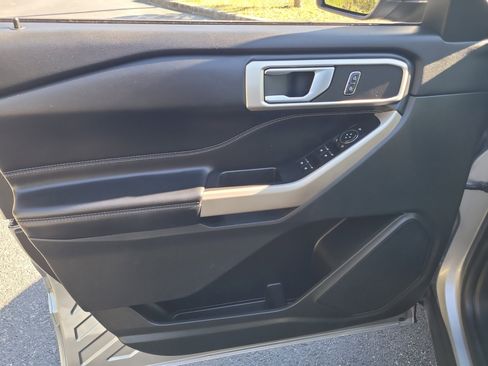 Used 2023 Ford Explorer XLT w/ Equipment Group 202A image 19