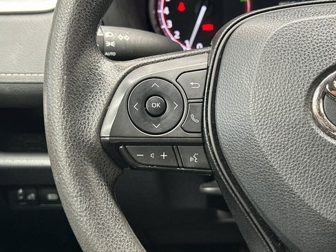 Used 2024 Toyota RAV4 XLE FWD image 30