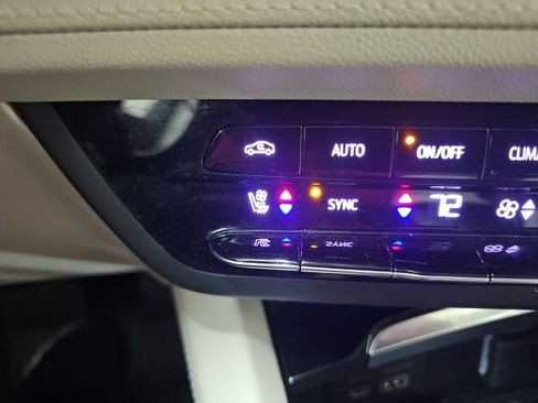 Used 2023 Buick Envision Avenir image 13