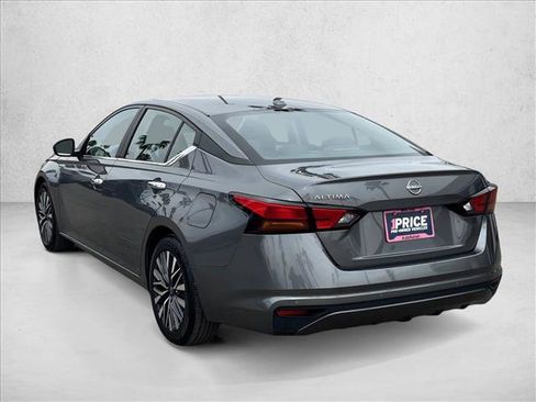 Used 2025 Nissan Altima 2.5 SV FWD image 3