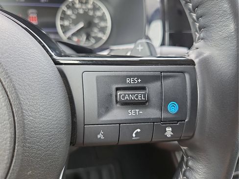 Used 2025 Nissan Pathfinder SL FWD image 19