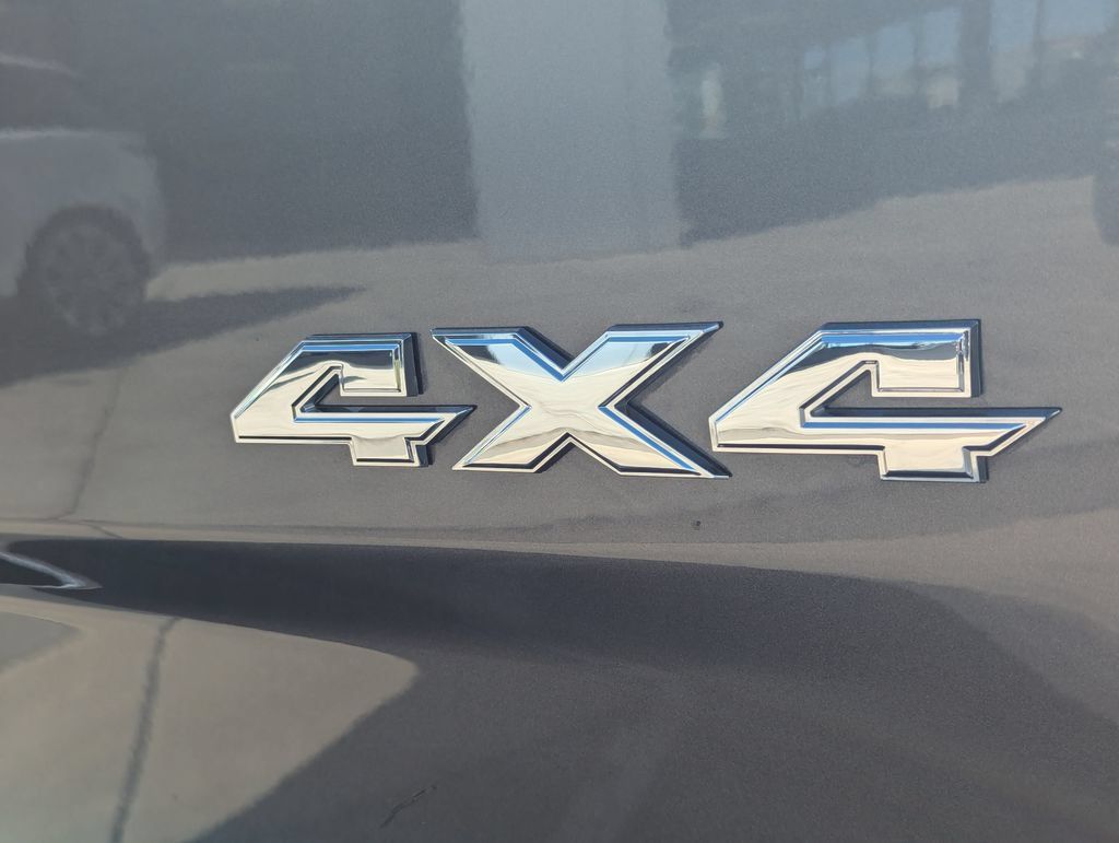 Used 2018 RAM 1500 ST w/ SXT Appearance Group AWD/4WD image 5