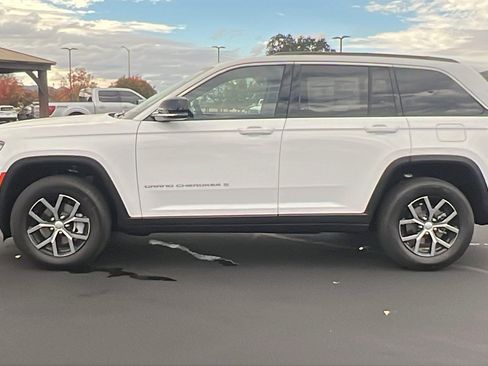 New 2025 Jeep Grand Cherokee Limited w/ Trailer Tow Package image 6