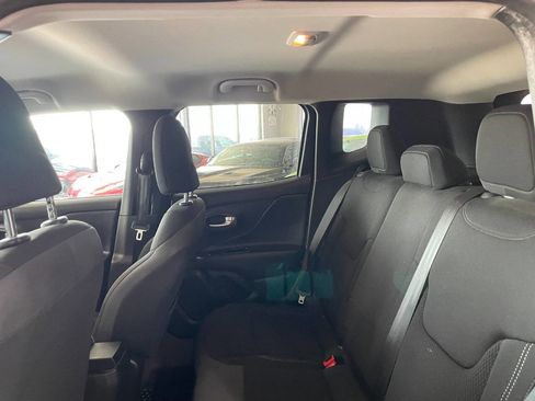 Used 2023 Jeep Renegade Latitude w/ Premium Group image 20