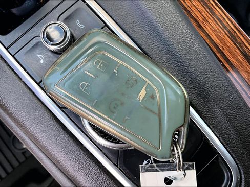 Used 2021 Cadillac Escalade Premium Luxury RWD image 15
