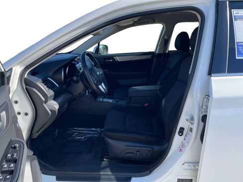 Used 2017 Subaru Outback 2.5i Premium image 2