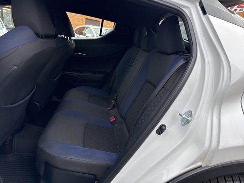 Used 2022 Toyota C-HR XLE image 8