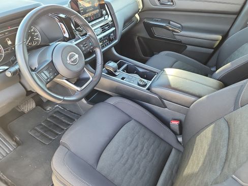 Used 2025 Nissan Pathfinder SV AWD/4WD image 9