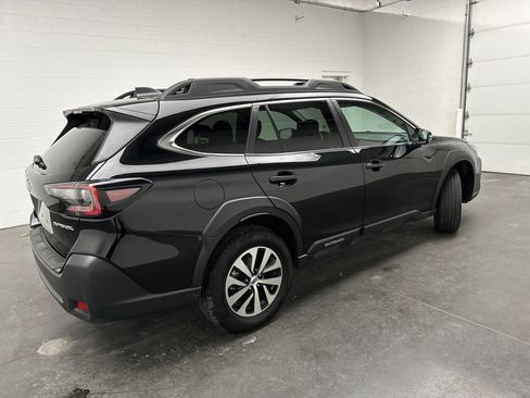 Used 2025 Subaru Outback Premium image 8