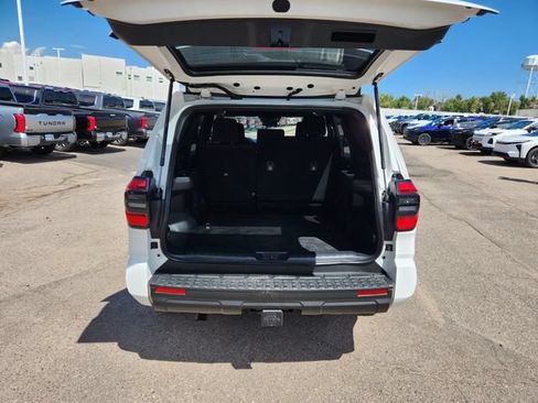 Used 2025 Toyota 4Runner SR5 AWD/4WD image 28