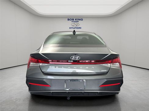 Certified 2026 Hyundai Elantra Hybrid FWD image 4