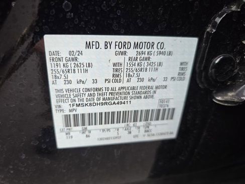 Used 2024 Ford Explorer XLT image 28