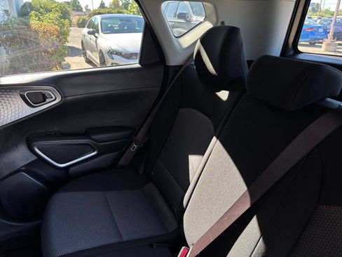 Used 2025 Kia Soul LX w/ LX Technology Package FWD image 37