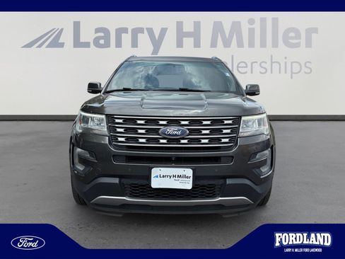 Used 2017 Ford Explorer Limited AWD/4WD image 8