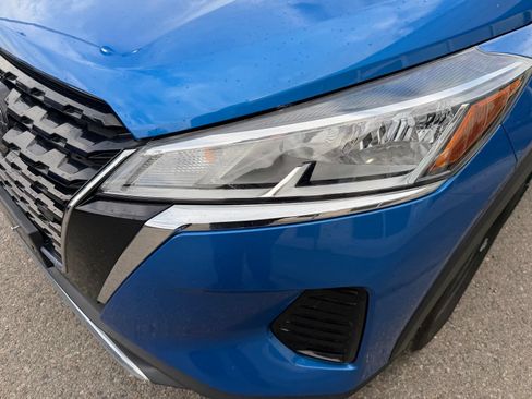 Used 2021 Nissan Kicks S FWD image 2