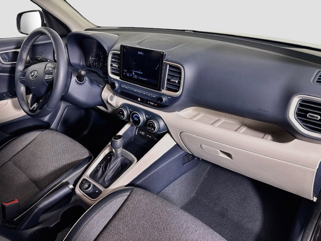 Used 2022 Hyundai Venue Limited FWD image 30