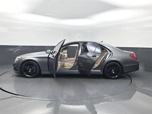 Used 2017 Mercedes-Benz S 550 4MATIC Sedan image 43