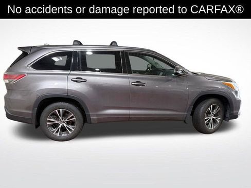 Used 2016 Toyota Highlander XLE image 3