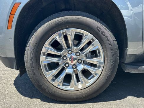 Used 2025 GMC Yukon XL Denali AWD/4WD image 9
