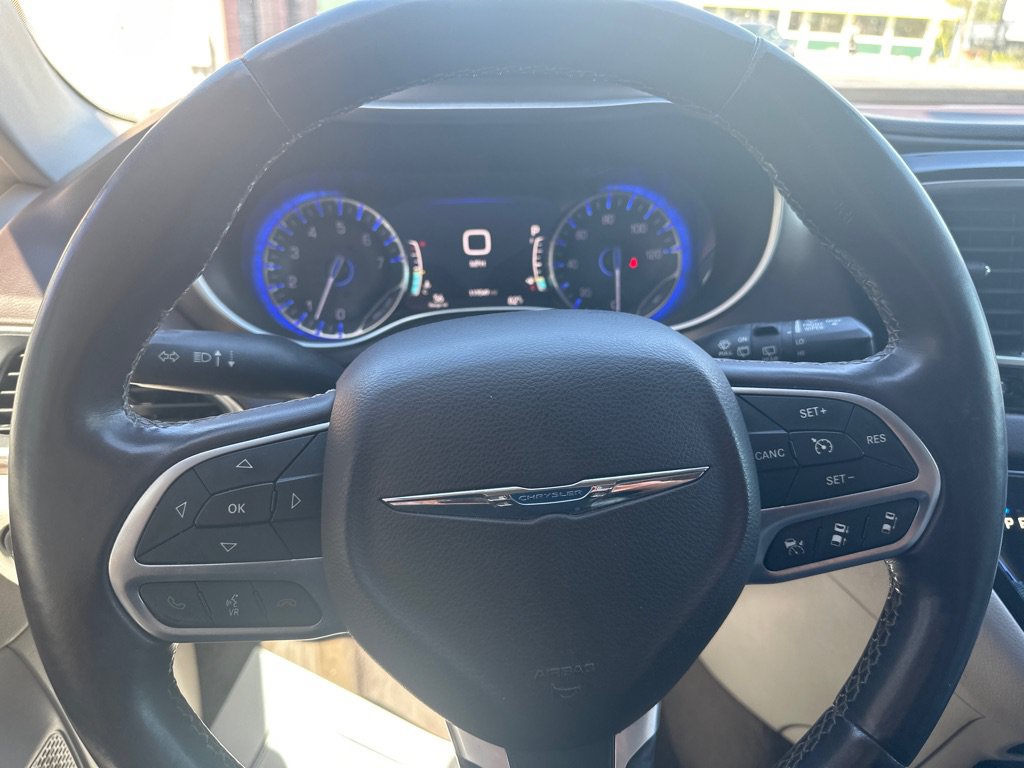 Used 2017 Chrysler Pacifica Touring-L Plus w/ Advanced Safetytec Group FWD image 23