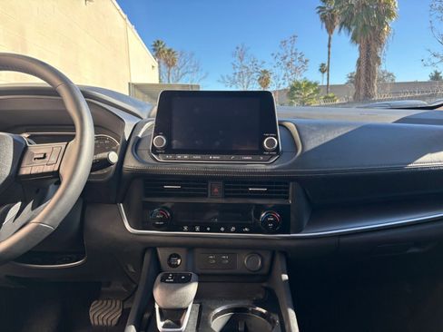 Used 2025 Nissan Rogue SV image 17